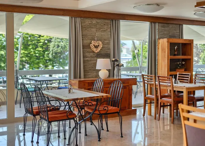 호텔 Hotel Porec 3*