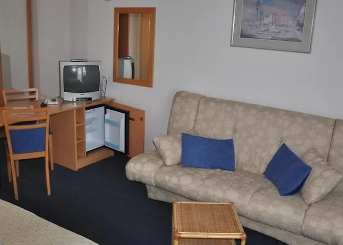 호텔 Hotel Porec 3*