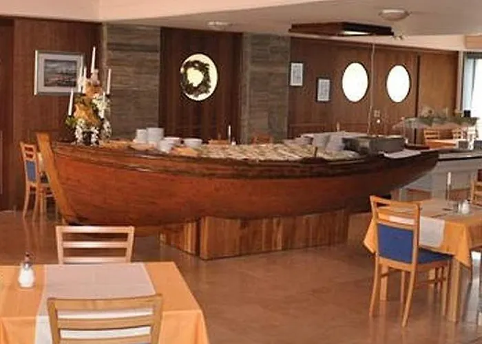 호텔 Hotel Porec 3*