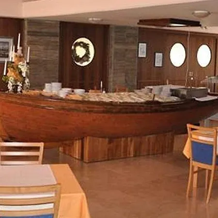호텔 Hotel Porec 3*