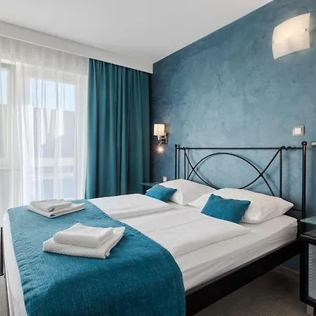 호텔 Hotel Porec 3*