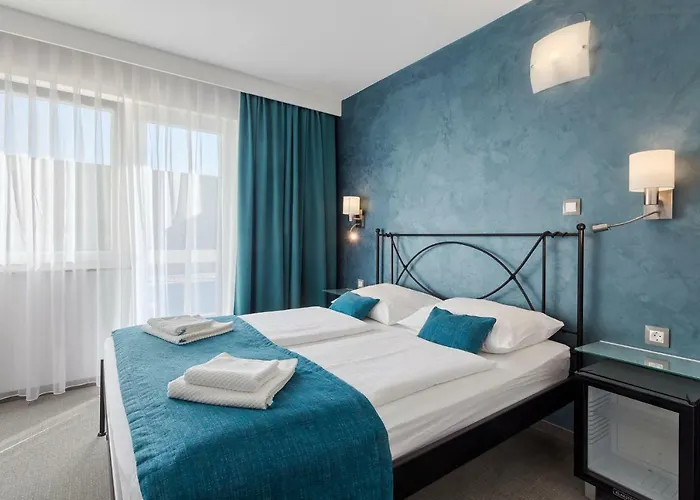 מלון Hotel Porec 3*