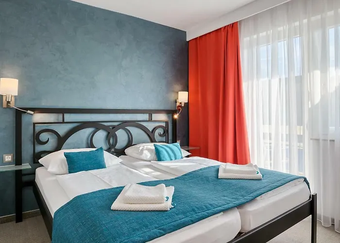 Hotel Porec מלון 3*